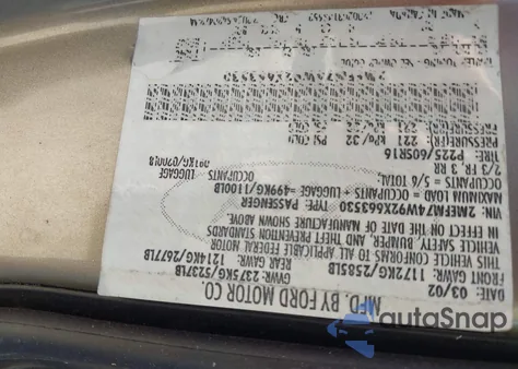 2002 Mercury Grand Marquis Gs z USA, uszkodzony, nr VIN 2MEFM74W92X663530